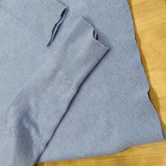 Banana Republic Women's Blue Sweater - Picture 4 of 10